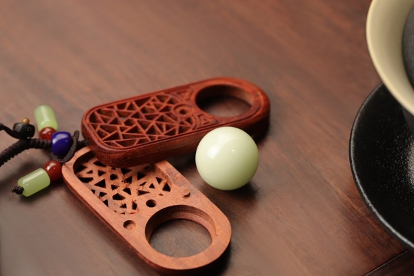 装饰挂件小叶紫檀木雕刻