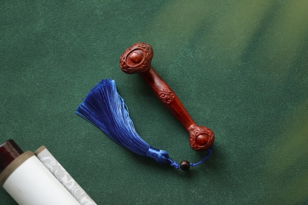 如意紫檀小号手把件