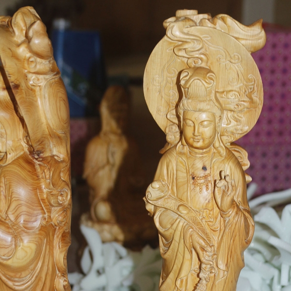 柏木雕刻站像供奉用观音雕像